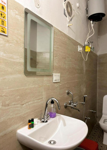 Bathroom 3, Kasturi Palace Darjeeling near Mall Road, Darjiling