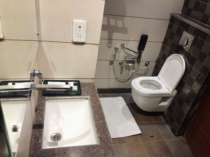 Bathroom, RK Riyasat Resort, Karnal