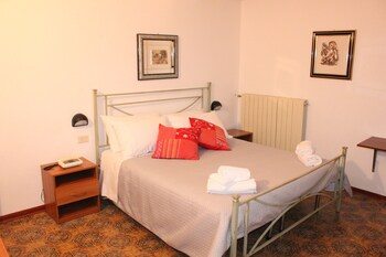 Others 3, Hotel La Croce, Siena