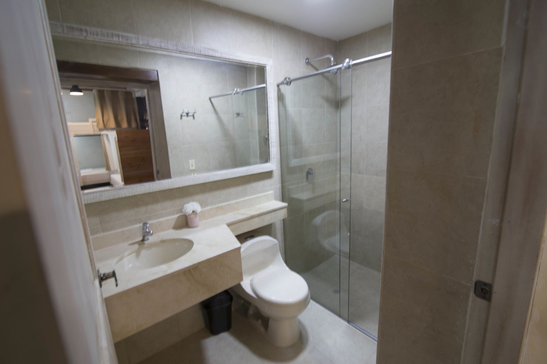 Bathroom 3, Life is Good Cartagena Hostel, Cartagena de Indias