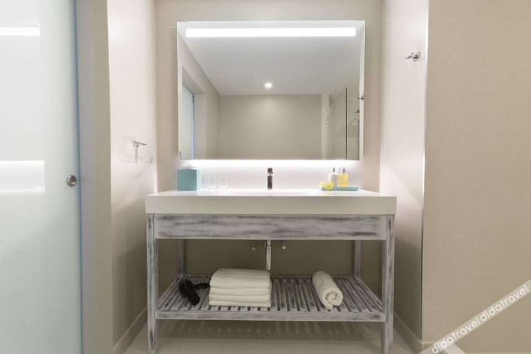 Bathroom, Luxury Collection at Sea Breeze Beach House by Ocean Hotels