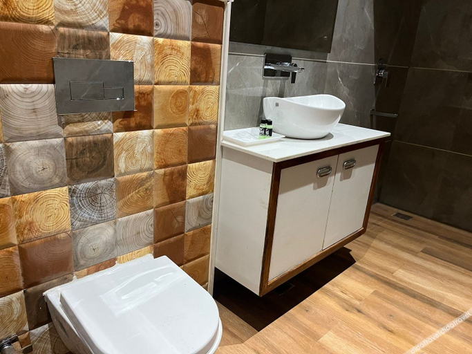 Bathroom 4, Blessings Hotel, Amritsar