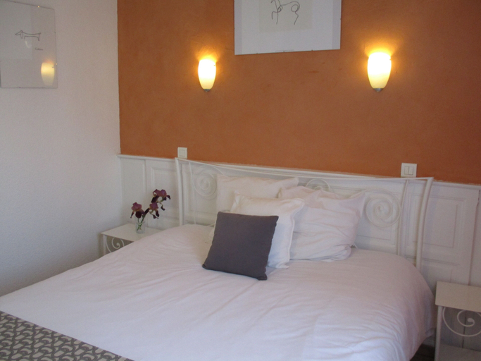 Others 2, hotel la tour des fees, Gard