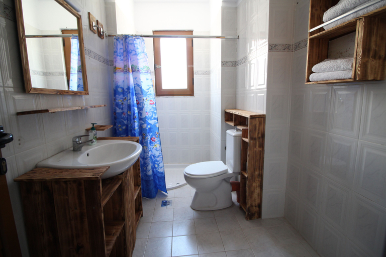 Bathroom 3, Cakalli Hotel, Sarandës