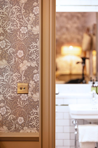 Bathroom 4, Haddington House, Dublin