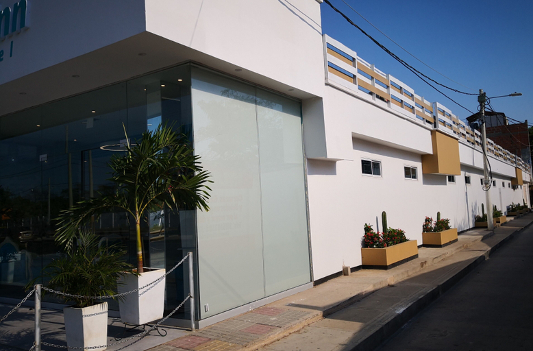 Exterior & Views