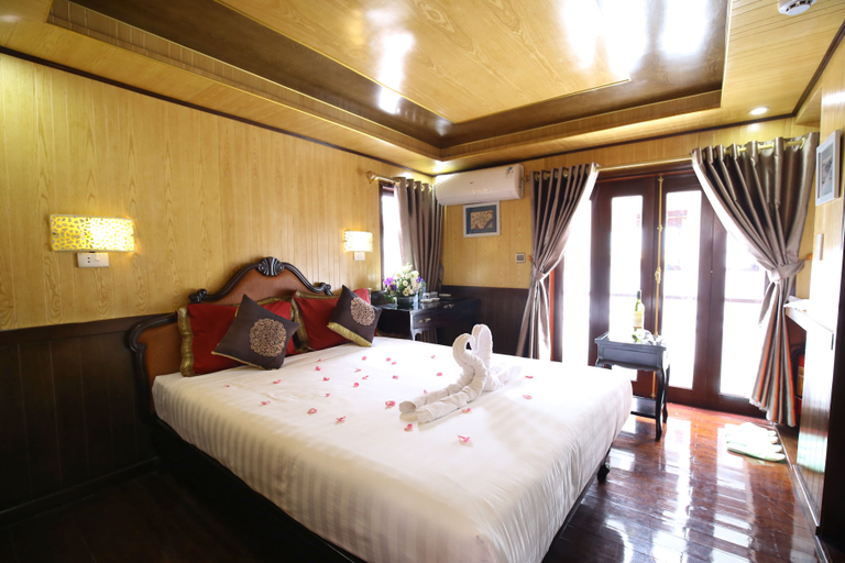Others 2, Legend White Dolphin Cruise, Hạ Long