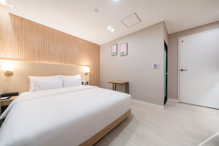 Bedroom 2, Busan Suyeong Hotel River, Suyeong