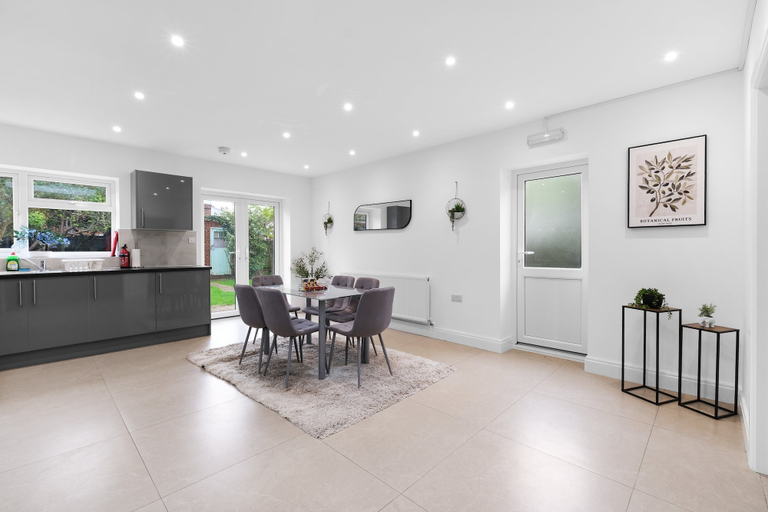 Dining room 2, Spacious 4 Bed Semi-Detached Hse, London