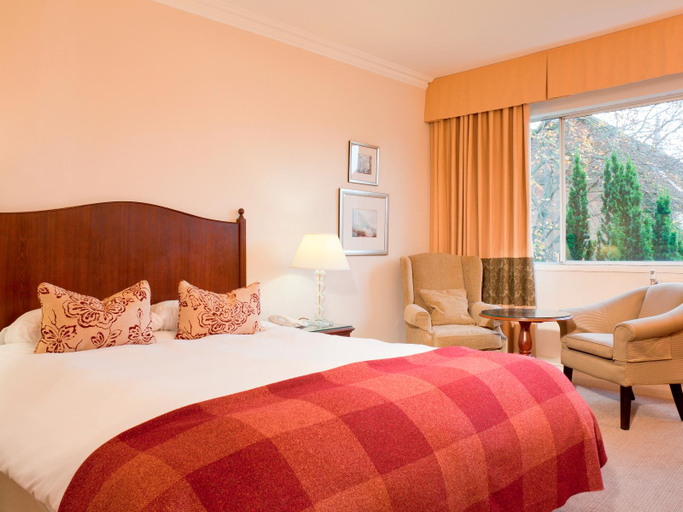 Bedroom 2, White Horse Hotel, Surrey