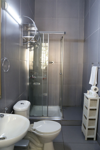 Bathroom 4, Casona Bellas Artes, Santiago