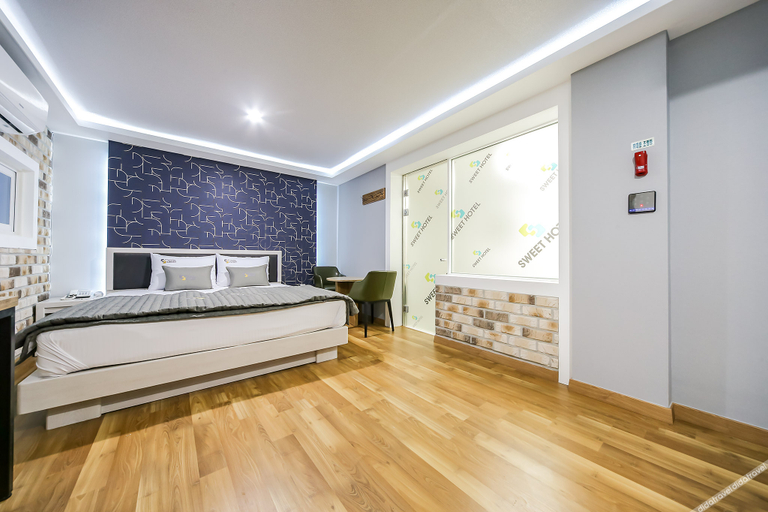 Bedroom 4, Daegu Gyeongbuk University Sweet Hotel, Buk