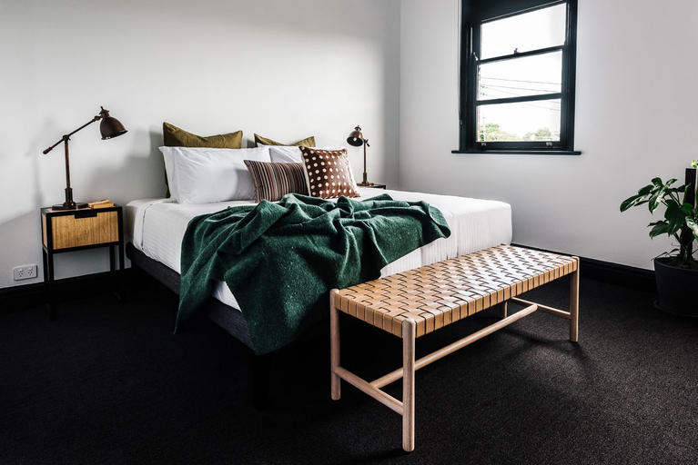 Others 5, Sydney Park Hotel, Sydney