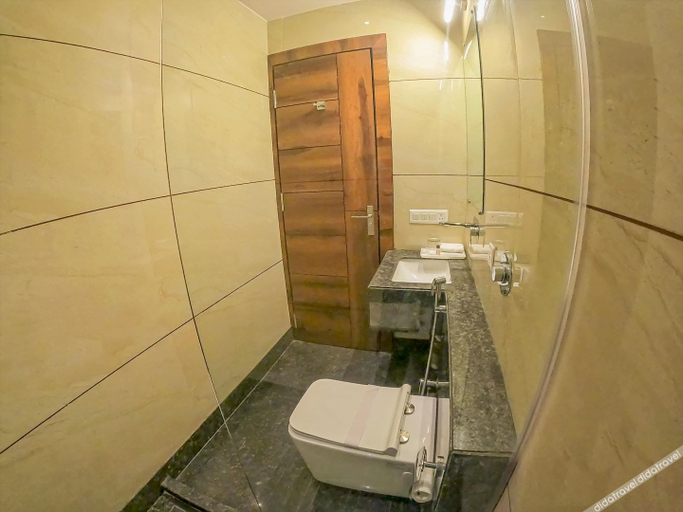 Bathroom 4, Hotel Hira Inn, Kaushambi