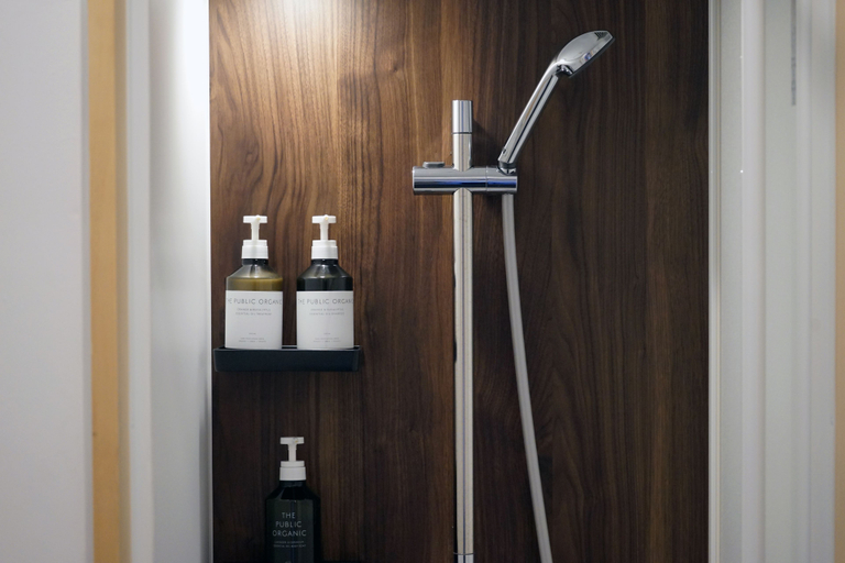 Bathroom 5, Tagore Harbor Hostel, Numazu