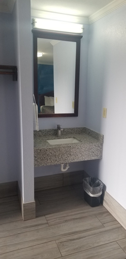 Bathroom 3, Carrizo Executive Inn, Dimmit