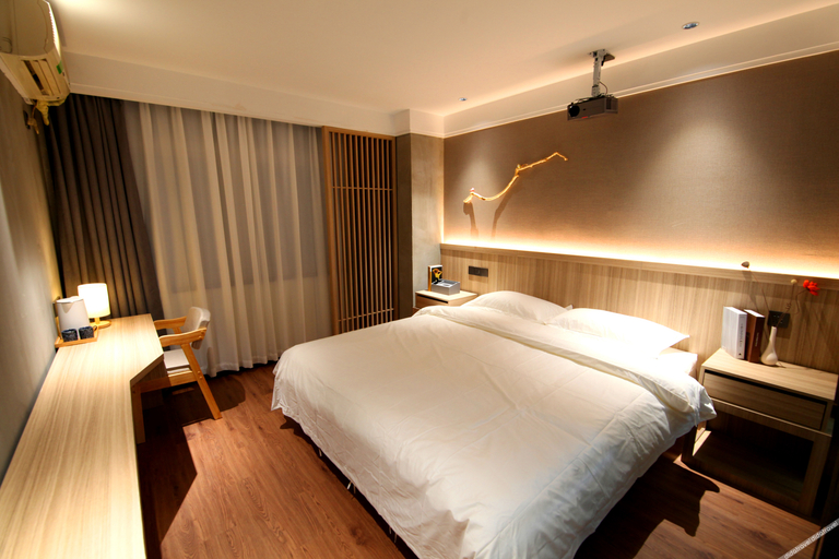 Bedroom 2, VX Hotel (Nanjing South Railway Station Daming Road Subway Station), Nanjing