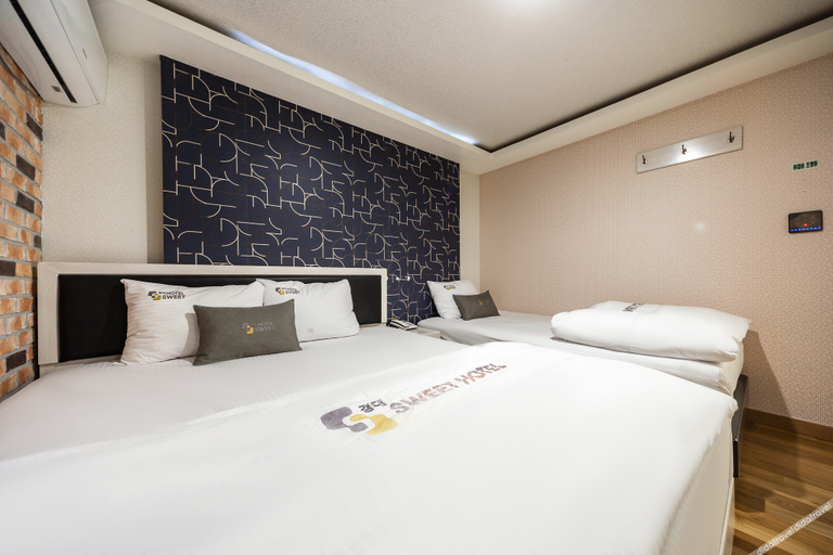 Bedroom 4, Daegu Gyeongbuk University Sweet Hotel, Buk