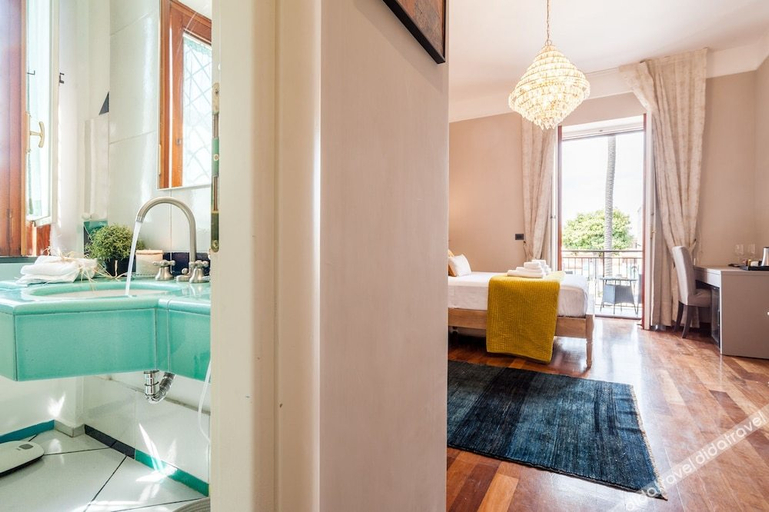 Bathroom 5, Dream house, Napoli