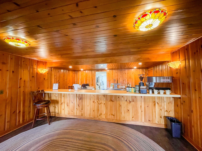 Food & Drinks 4, Lake Creek Lodge, Jefferson