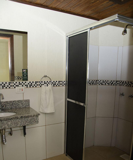 Bathroom, Pousada dos Plátanos, Nova Palma