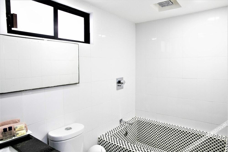 Bathroom 3, Hotel Colonial Playa del Carmen, Cozumel