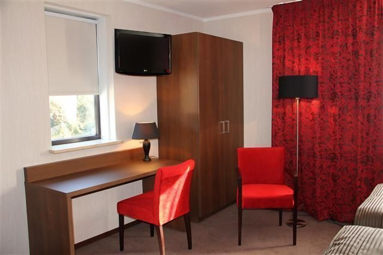 Others 5, Hotel de Roode Leeuw, Wisch