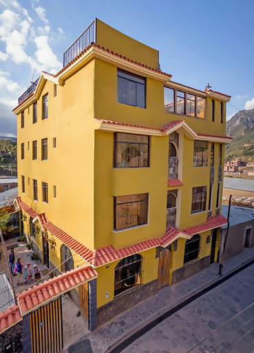 Exterior & Views