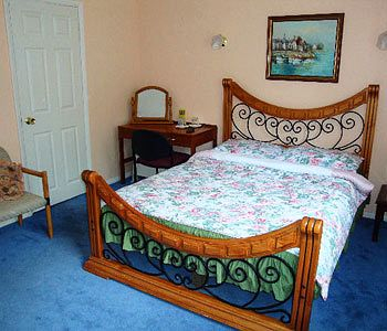 Guestroom 4, Da Vinci Guest House Gatwick, West Sussex