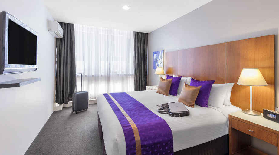 Bedroom 5, Park Regis Griffin Suites, Melbourne