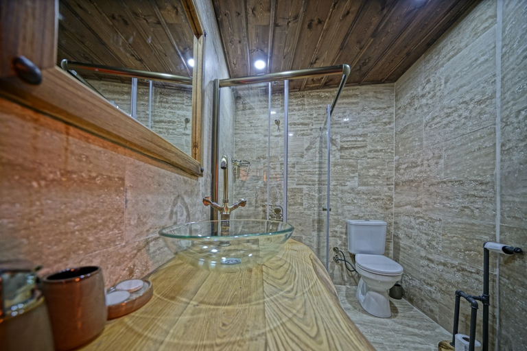 Bathroom 5, Vigneron Cave Hotel, Ürgüp