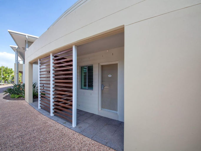 Exterior & Views, 1-Bedroom -Pacific Blue Apartment Sandy Point Road, Port Stephens