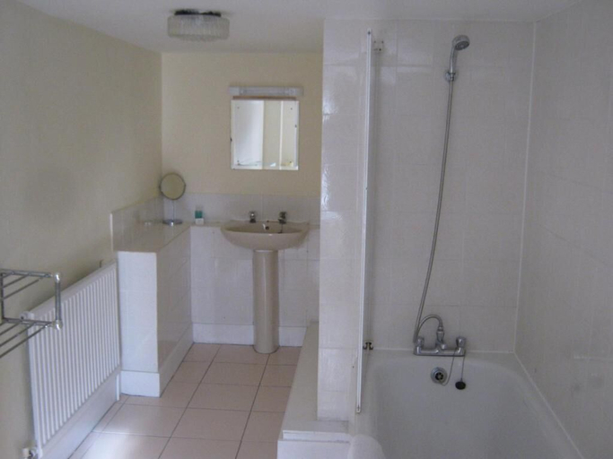 Bathroom 3, Rose and Crown Hotel, Suffolk