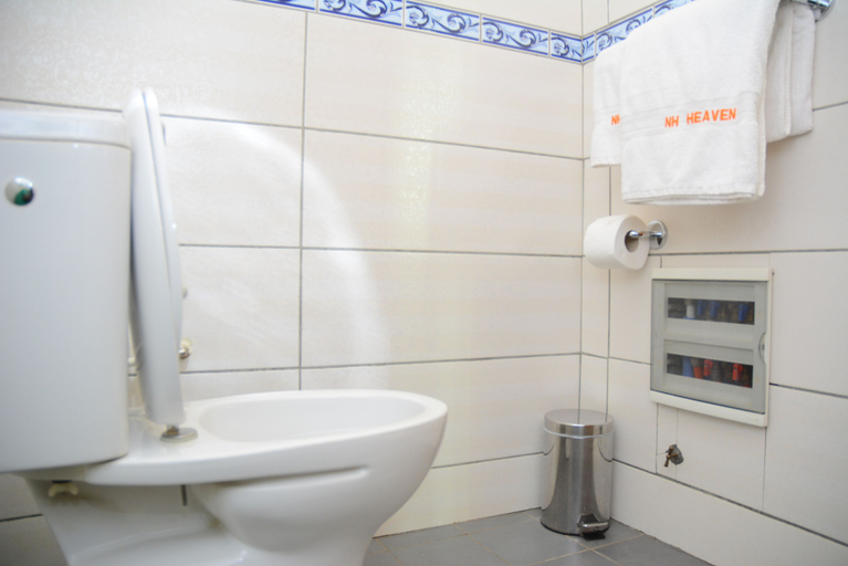 Bathroom 3, New Heaven Hôtel, Mfoundi