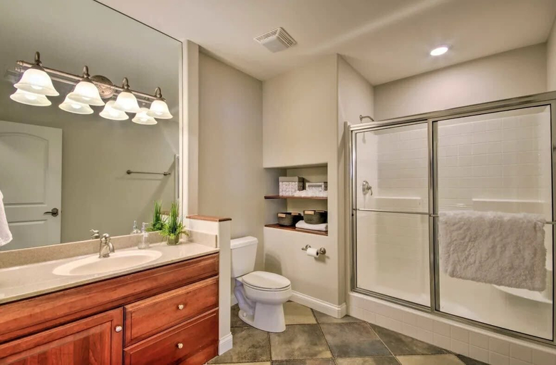 Bathroom 4, Lakeside Luxury With Breathtaking Views, Camden