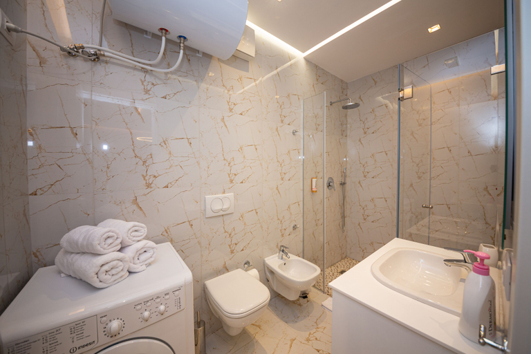 Bathroom 4, Central Chic Apartments, Tiranës