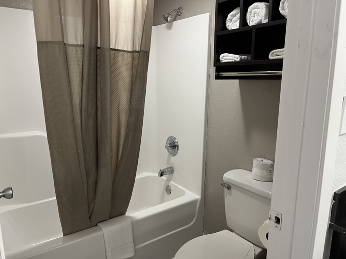 Bathroom, Studio 6 Bay Minette, Al, Baldwin