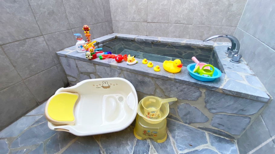 Bathroom 3, RERESO Okinawa churaumi, Motobu