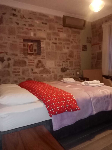Bedroom 4, Hayat Alti Otel, Ayvalık
