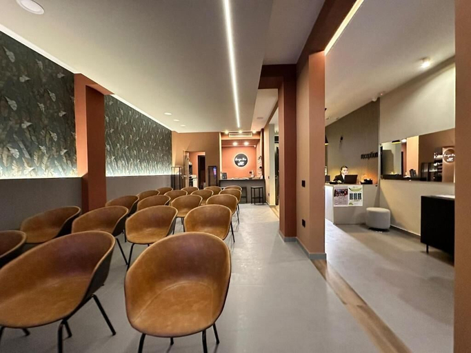 Lobby, Civico 56, Crotone