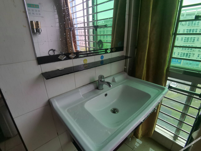 Bathroom 3, Lingdian Inn, Shenzhen
