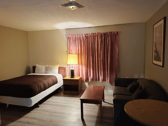 Bedroom 2, Uptown Motel, Division No. 1