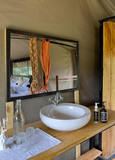 Bathroom 5, Aruba Mara Camp, Narok West