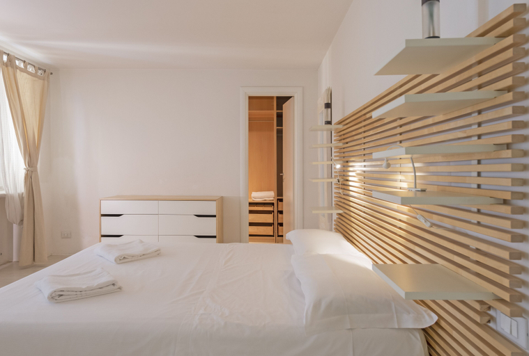 Others 4, Porta Nuova Apt X6 with Balcony, Torino