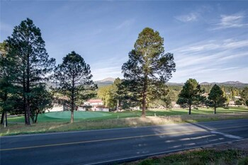 Others 4, Apache Village 4, King Studio, Midtown, Sleeps 2, Lincoln