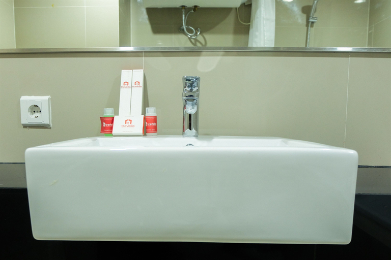 Bathroom 2, Studio Room Azalea Suites Apartment, Cikarang