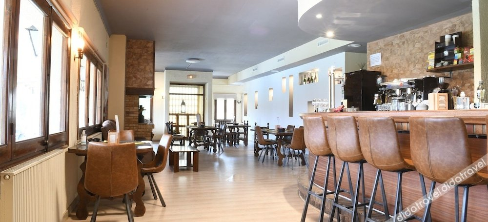 Others 2, Hostal Mega Darnius, Girona