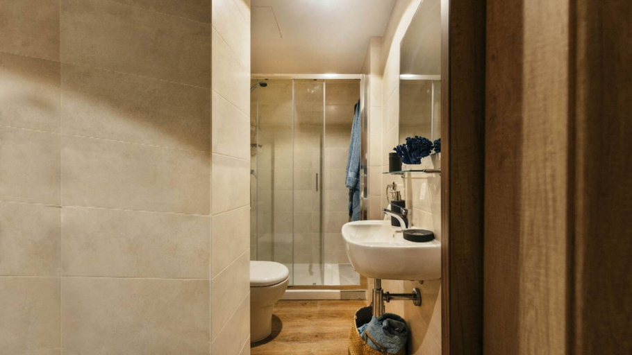 Bathroom, Livensa Living Studios Bilbao, Vizcaya