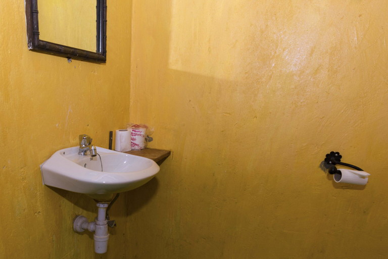Bathroom 3, Sambiya River Lodge, Kibanda