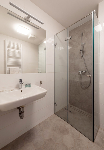 Bathroom 4, Fibula Residence Hotel Wellness, Pécs